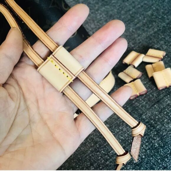 Leather string slide string keeper GENIUNE VACHECTTA LEATHER - Picture 2 of 4